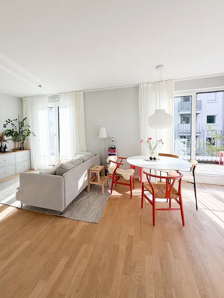 Zentral und ruhig: helle 3-Zimmer-Neubauwohnung, zwei Balkone, Einbauküche, Einbauten — photo 1